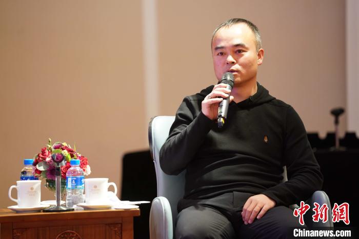 圖為<a target='_blank' >中新社</a>青海分社社長胡鐘藝就加強(qiáng)瀾湄流域新聞報道發(fā)表觀點(diǎn)。　蘇丹 攝