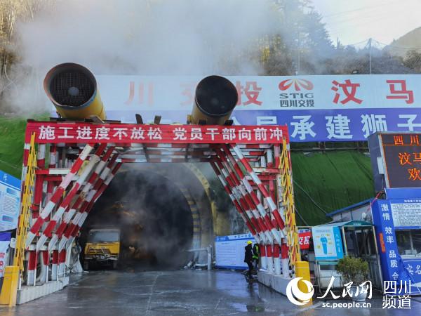 獅子坪隧道口。郭瑩 攝