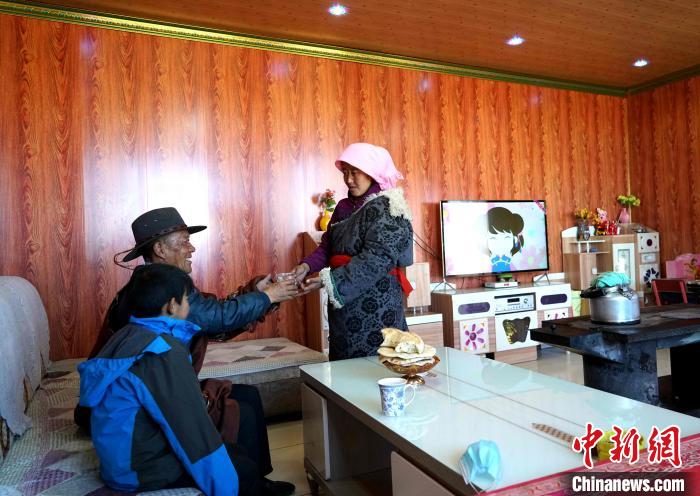 圖為易地搬遷后的哇保家。　才項什姐 攝