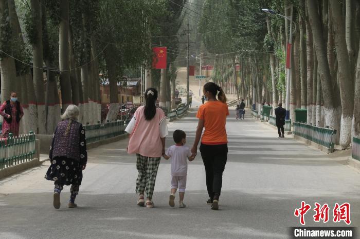 圖為進藏先遣英雄連誓師地原址所在的新疆維吾爾自治區(qū)和田地區(qū)于田縣普魯村現(xiàn)貌?！畛坛?攝