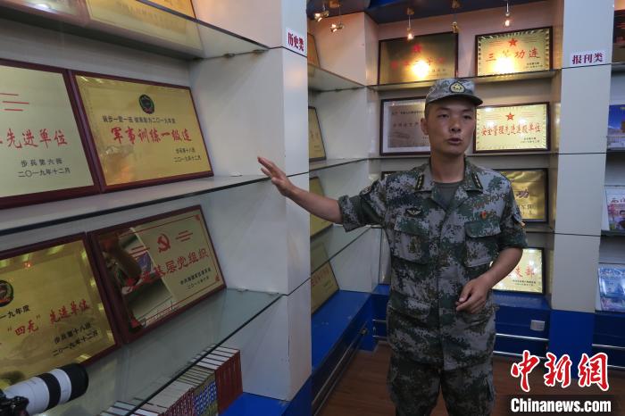 圖為南疆軍區(qū)某合成團1連連長齊楠。　楊程晨 攝