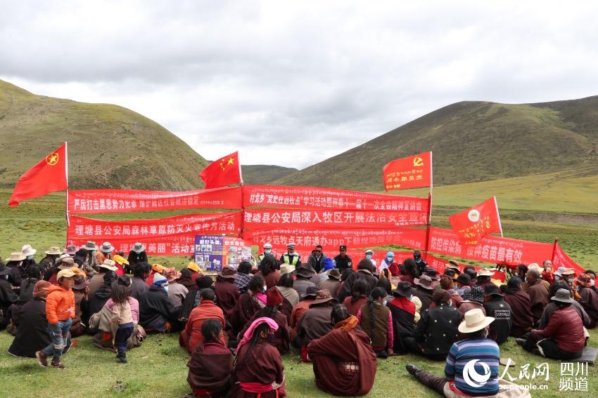 草地上宣講。巴登攝