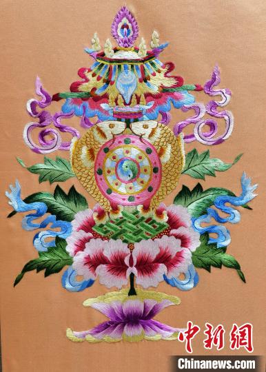 圖為藏繡作品?！∑钤鲚?攝
