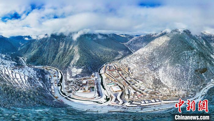 壤塘的雪后美景?！∪捞量h融媒體中心供圖