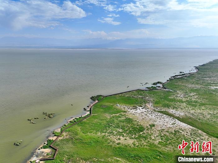 圖為航拍都蘭湖國家濕地公園?！∑钤鲚?攝