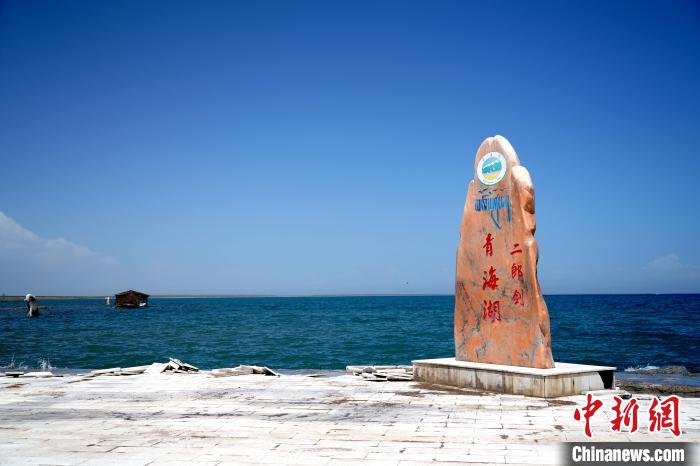 圖為青海湖景區(qū)一角?！O睿 攝