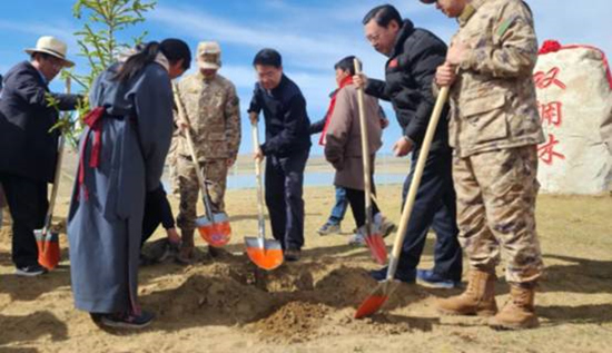 保護(hù)黃河干支流域生態(tài)，軍地共建“雙擁林”防護(hù)帶。四川省退役軍人事務(wù)廳供圖