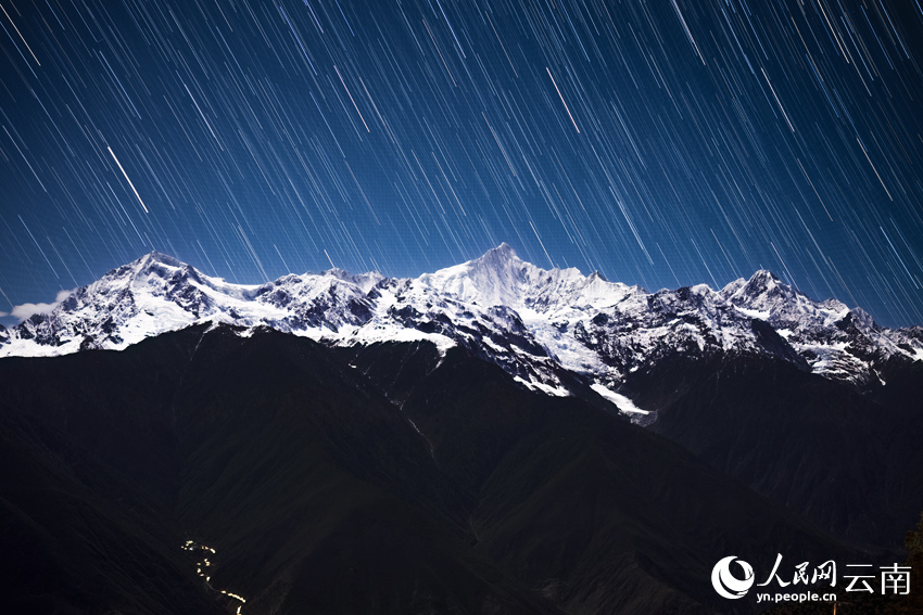 梅里雪山“星河流淌”奇觀。趙一舟攝