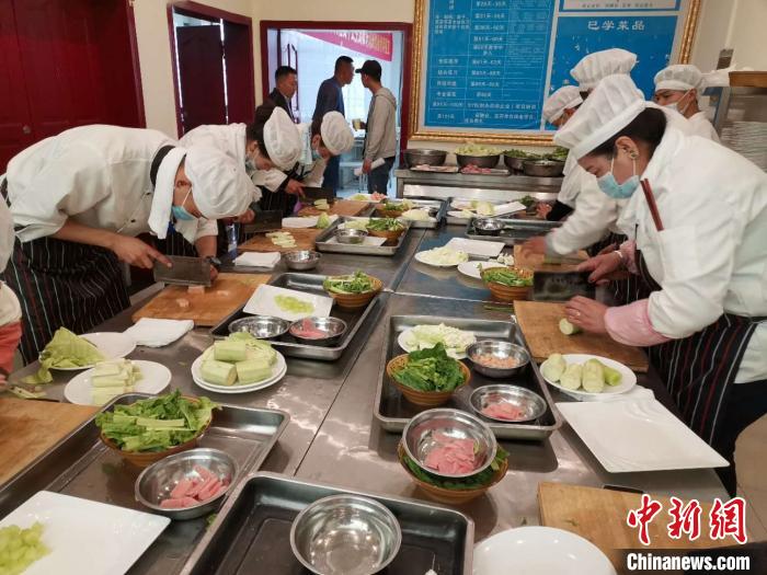 拉薩聚焦高校畢業(yè)生、農(nóng)牧民就業(yè)任務(wù)指標(biāo)均超額完成