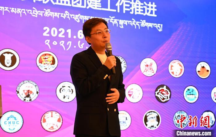 圖為中國舞蹈家協(xié)會(huì)街舞委員會(huì)常務(wù)副主任、秘書長夏銳致辭?！≮w朗 攝