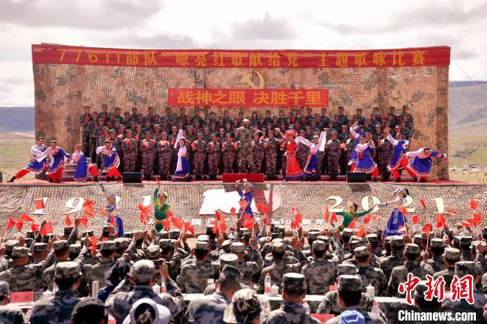 圖為主題歌詠比賽活動(dòng)現(xiàn)場(chǎng)?！●R成鎖 　攝