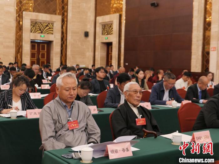 圖為西藏自治區(qū)各族各界慶祝中國共產(chǎn)黨成立100周年座談會現(xiàn)場?！≈x牧 攝