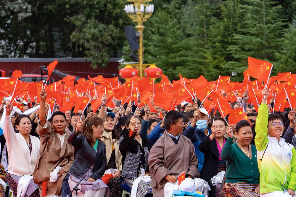8月19日10時，慶祝西藏和平解放70周年大會在拉薩市布達拉宮廣場隆重舉行。徐馭堯 攝