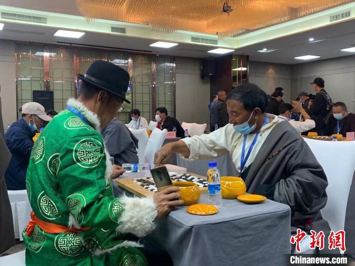 圖為參賽選手正在進行藏棋對弈?！≈x牧 攝