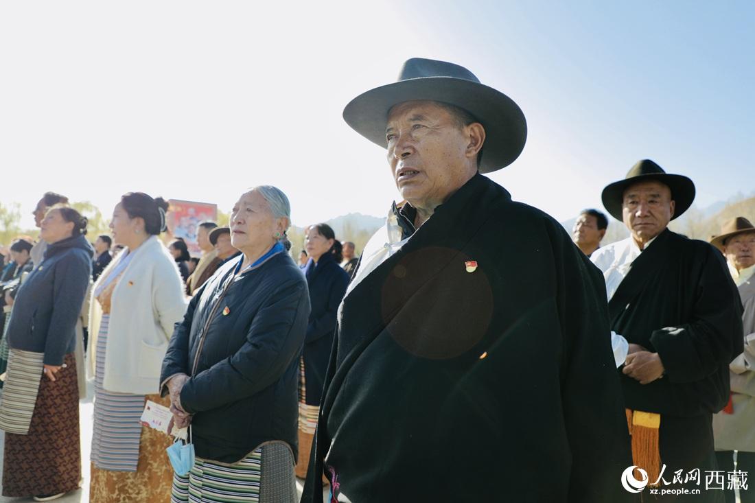 升旗儀式現(xiàn)場。人民網(wǎng) 次仁羅布攝