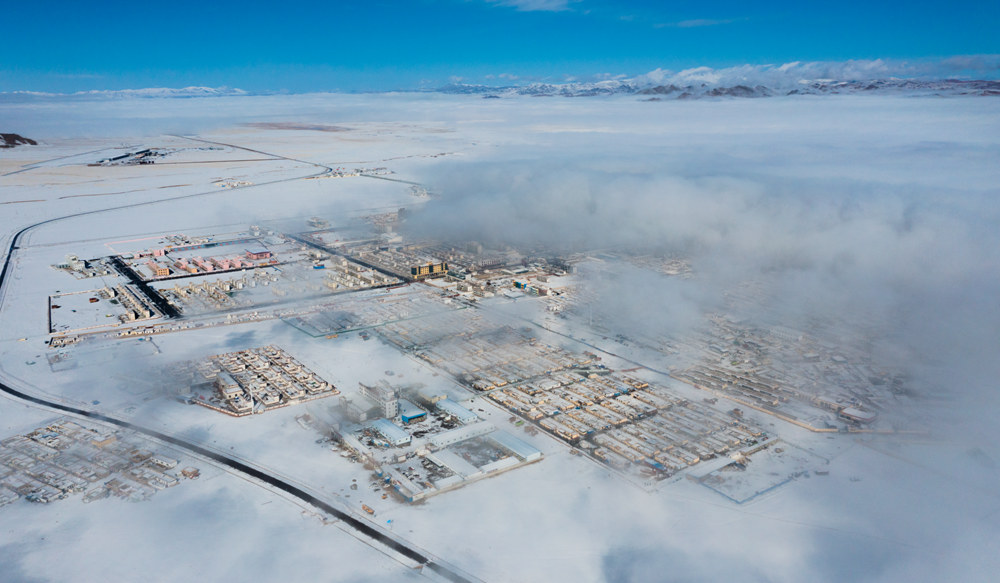西藏阿里地區(qū)改則縣迎來初雪，銀裝素裹，美如畫卷。