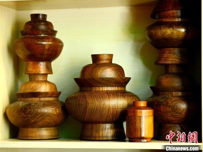 圖為各種木碗成品?！?鄧巴 　攝