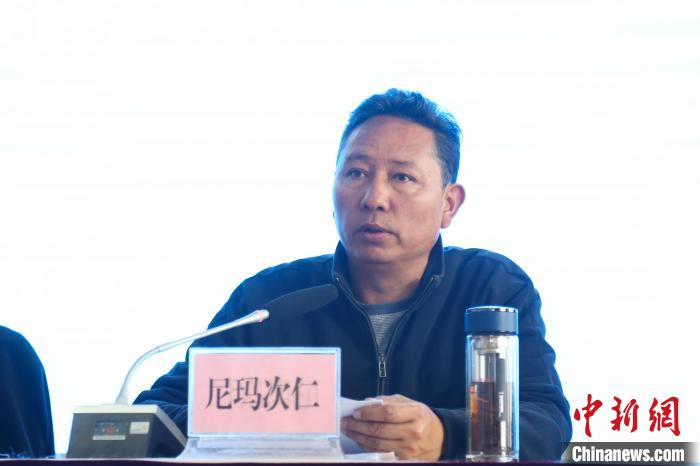 西藏自治區(qū)體育局黨組副書記、局長(zhǎng)尼瑪次仁講話?！∝暣_ 攝