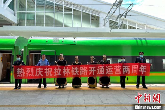 中國鐵路青藏集團(tuán)有限公司慶祝拉林鐵路開通運(yùn)營兩周年?！±詈Ｐ?攝