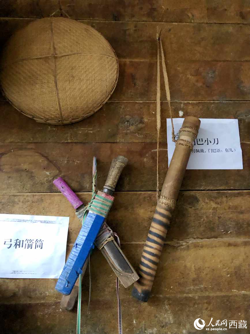 當(dāng)?shù)鬲?dú)具特色的藤竹工藝品。