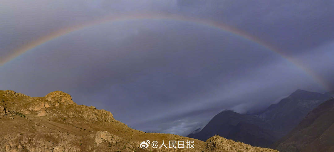 接好運！青藏高原現(xiàn)巨大彩虹橋