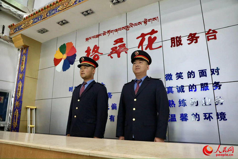 那曲火車站格桑花服務(wù)臺(tái)。人民網(wǎng)記者 次仁羅布攝