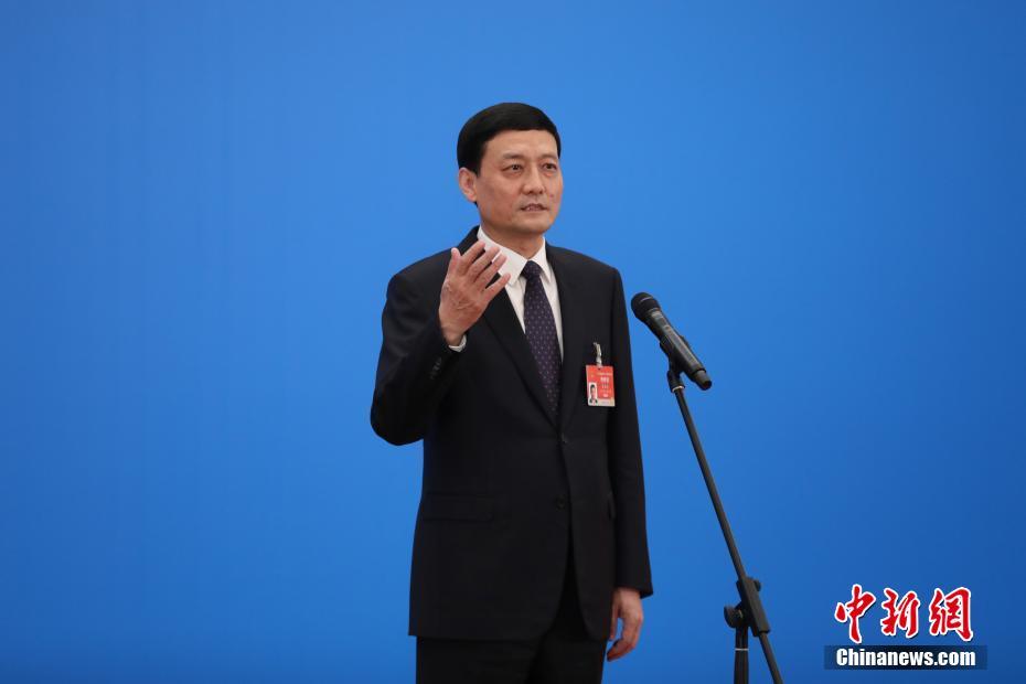 3月8日，第十三屆全國人民代表大會第四次會議舉行第二場“部長通道”采訪活動。圖為中國工業(yè)和信息化部部長肖亞慶通過網(wǎng)絡(luò)視頻方式接受采訪。 <a target='_blank' ><p  align=