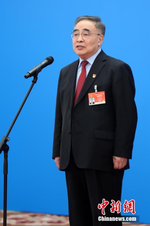 3月8日，第十三屆全國人民代表大會第四次會議舉行第二場“代表通道”采訪活動。圖為全國人大代表張伯禮通過網絡視頻方式接受采訪。 <a target='_blank' ><p  align=